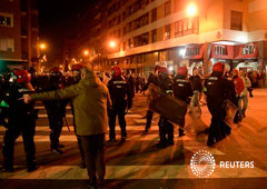 Policías antidisturbios en Bilbao, antes del pratido entre el Athletic y el Spartak de Moscú, el 22 de febrero de 2018