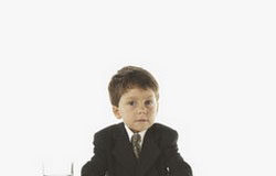 Los juniors bailan con la más fea Un niño trajeado