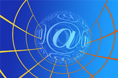 La política y la eAdministración: reflexiones de un año sin novedades Símbolo de @ envuelto en una telaraña