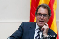 El TC ve inconstitucional el gravamen de depósitos bancarios en Cataluña El presidente catalán, Artur Mas, en Barcelona el 7 de noviembre de 2014