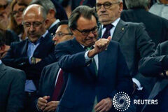 Rajoy niega haber intervenido en la imputación de Mas Mas antes del comienzo de un partido del Barcelona Barcelona, en el estadio Camp Nou (Barcelona), el 29 de septiembre de de 2015