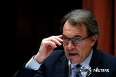 Los independentistas catalanes arrancan el proceso para crear un estado propio El presidente catalán en funciones, Artur Mas, durante una comparecencia en el Parlamento catalán en Barcelona, el 23 de octubre de 2015