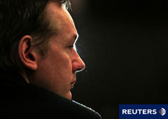 Imagen de Assange en una rueda de prensa sobre la filtración de documentos relativos a la guerra de Irak que celebró en Londres el 23 de octubre.