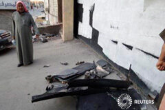 El paro aumenta en España en 19.720 personas en septiembre Un hombre inspecciona los restos de lo que extremistas del Estado Islámico dicen que es un drone de EEUU, en Raqqa, el 23 de septiembre de 2014