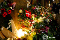 La policía danesa mata al sospechoso tras el tiroteo en Copenhague La bandera danesa en un homenaje a las víctimas delante de la sinagoga de Krystalgade en Copenhague, el 15 de febrero de 2015