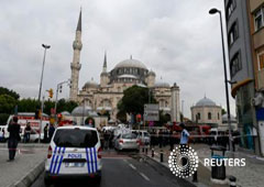 Once personas murieron y 36 resultados heridas el martes cuando un coche bomba estalló al paso de un vehículo policial en el centro de Estambul, informó el gobernador de la ciudad