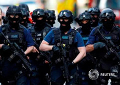 Policías armados en Londres el 4 de junio de 2017
