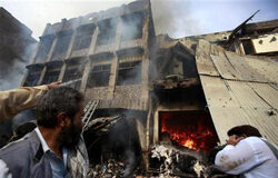 Un atentado en un mercado paquistaní deja 80 muertos Un atentado en un mercado paquistaní deja 80 muertos