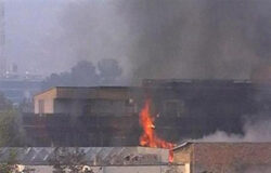 Seis empleados de la ONU mueren en Kabul en un ataque talibán Una casa de huéspedes internacionales de la ONU en Kabul arde tras un ataque talibán, el 28 de octubre de 2009.