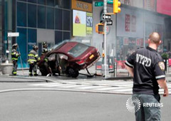 El coche que ambistió a peatones en Times Square en Nueva York, el 18 de mayo de 2017 El coche que ambistió a peatones en Times Square en Nueva York, el 18 de mayo de 2017