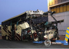 Los restos del autobús siniestrado en Sierre, Suiza