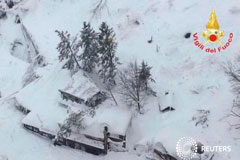 Una avalancha sepulta un hotel en Italia, se teme que haya muchos muertos o heridos Vista aérea del hotel Rigopiano a Farindola cubierto por la avalancha de nieve el 19 de enero de 2017