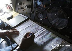 Búsqueda con radar, prismáticos y barcos no halla el avión desaparecido Búsqueda con radar, prismáticos y barcos no halla el avión desaparecido