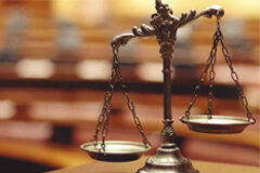 La huelga de funcionarios provoca un aumento del 14,4 % de los asuntos judiciales en trámite Balanza de la justicia