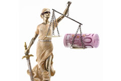 Reconocido el derecho a prestación de una trabajadora con carrera laboral interrumpida por excedencias y maternidad Maternidad