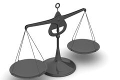 Prácticas ilegales en los deslindes administrativos Balanza de la justicia