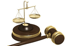 Proceso contencioso–administrativo: en busca del demandado perdido Balanza de la justicia y mazo