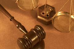 Licitaciones del sector jurídico Balanza y mazo de la justicia