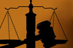 Licitaciones del sector jurídico Una balanza y un mazo