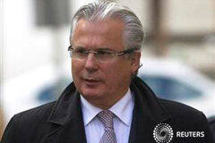 Archivada por prescripción la causa de Garzón y los cursos de NY Garzón llega al Supremo por un juicio sobre las escuchas del caso de corrupción Gürtel, en Madrid el 19 de enero de 2012.