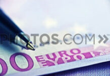 Contratos bancarios, error en el consentimiento y caducidad: el Tribunal Supremo ajusta el criterio Dinero y bolígrafo