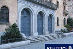 El Banco de España dice que la economía no recayó en la recesión Fachada de un edificio