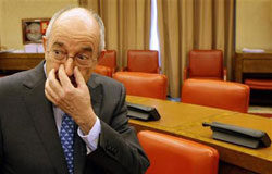 El Banco de España advierte de intervenciones si no hay fusiones el gobernador del Banco de España, Miguel Angel Fernández Ordóñez en Madrid, el 23 de junio de 2009.