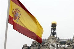 El Banco de España confirma que la economía entró en recesión Una bandera española ondea junto a la sede del Banco de España en Madrid