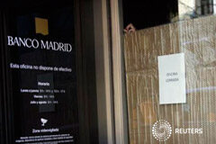 Los depositantes ante la insolvencia inminente de Banco Madrid y su probable liquidación La entrada de una sucursal de Banco de Madrid en su sede en la capital española el 16 de marzo de 2015
