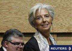 Lagarde junto al gobernador del Banco central mexicano Agustín Carstens antes de una rueda de prensa en México