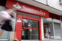 Anulados unos Valores Santander colocados a un notario Una oficina del Banco Santander