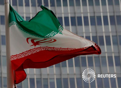 Imagen de archivo de una bandera de Irán frente a la sede del Organismo Internacional de Energía Atómica (OIEA) en Viena, Austria. 9 septiembre 2019.