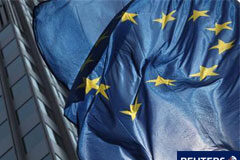 La sentencia del Tribunal de Justicia de la UE carga contra el Impuesto sobre Sucesiones y Donanciones La bandera de la UE frente a la sede del BCE en Fráncfort el 4 de agosto de 2011