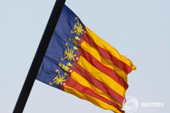 La UDEF detiene al delegado del Gobierno en Valencia Una bandera valenciana en el puerto de la ciudad de Valencia el 20 de julio de 2012