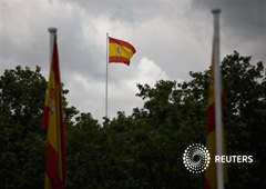 Una bandera de España en el centro de Madrid el 19 de junio de 2013