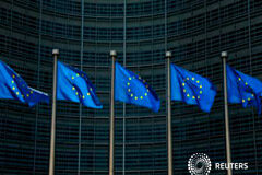 La Unión Europea extiende las sanciones a Rusia hasta enero de 2018 Banderas de la Unión Europea delante de las oficinas centrales de la Comisión Europea en Bruselas (Bélgica) el 14 de junio de 2017