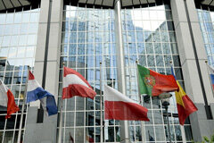 Luz verde a la reforma de la supervisión financiera en Europa Banderas UE