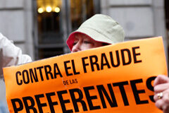 Condenan a Bankia a devolver lo invertido en dos emisiones de preferentes de Caja Canarias Cartel contra las preferentes