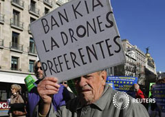 En la imagen, un hombre con preferentes en Bankia protesta en Madrid el 1 de diciembre de 2012 En la imagen, un hombre con preferentes en Bankia protesta en Madrid el 1 de diciembre de 2012