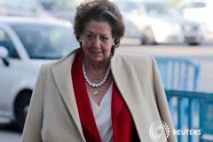 El Supremo investigará a Rita Barberá por blanqueo de capitales La exalcaldesa de Valencia, Rita Barberá, llega a un tribunal para testificar por el caso Nóos en Palma de Mallorca, España, el 12 de abril de 2016