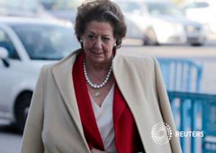 La exalcaldesa de Valencia, Rita Barberá, llega a un tribunal para testificar por el caso Nóos en Palma de Mallorca, España, el 12 de abril de 2016