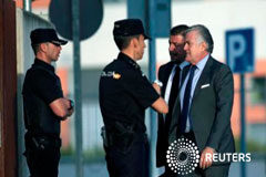 Las tramas de Gürtel y las tarjetas Black, a juicio en la España sin gobierno Luis Bárcenas, extesorero del PP, llega a testificar en el caso Gürtel, en la Audiencia Nacional en la localidad madrileña de San Fernando de Henares (Madrid), 4 de octubre de 2016