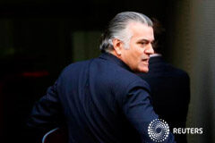 Tribunal decreta libertad bajo fianza para extesorero PP Luis Bárcenas Luis Bárcenas a su llegada al Tribunal Supremo en Madrid el 25 de febrero de 2013