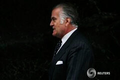 El juez mantiene las medidas cautelares contra Bárcenas El ex tesorero Luis Bárcenas en Madrid el 22 de marzo de 2013