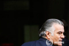 El juez retira el pasaporte al ex tesorero del PP Luis Bárcenas Bárcenas en Madrid el 25 de febrero de 2013