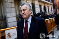 El juez abre juicio contra dos extesoreros del PP y contra el partido por su «caja B» Luis Bárcenas en una foto en el centro de Madrid el 23 de enero de 2015