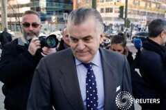La Audiencia Nacional aparta a dos jueces del caso Bárcenas Extesorero del PP Luis Bárcenas antes de comparecer en la Audiencia Nacional para comparecer en el caso relacionado con el borrado de los discos duros de ordenadores del PP, el 3 de febrero de 2016