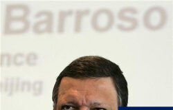 Barroso cree que el rescate de Grecia bloqueará el contagio Imagen de Durao Barroso en una rueda de prensa en Pekín el 30 de abril.