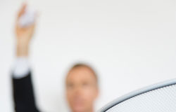 Documentos judiciales tirados en la calle Documentos judiciales tirados en la calle