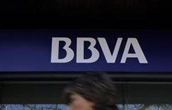 El beneficio atribuible de BBVA baja un 2,8 por ciento en 2009 Entrada al banco BBVA